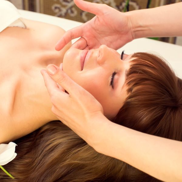 渋谷で美白フェイシャルならリラマックスまでお問い合わせください